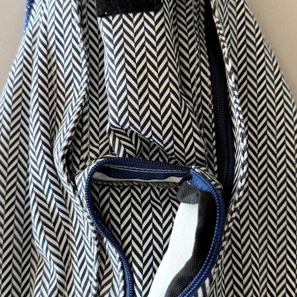 Kavu Rope Bag Chevron Shore 14" x 9.5" Chevron Sling Shoulder Bag - Picture 6 of 12